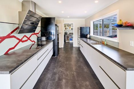 Photo of property in 6 Mayfair Place, Tawa, Wellington, 5028