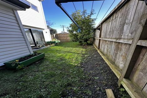 Photo of property in 14a Ropata Avenue, Point England, Auckland, 1072