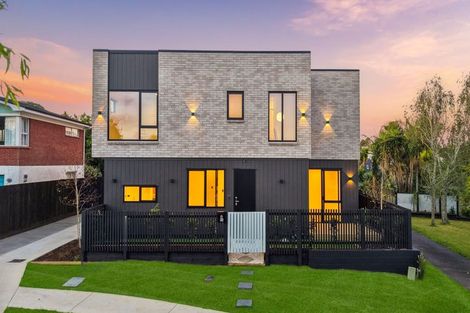 Photo of property in 15b Wilbur Place, Pakuranga Heights, Auckland, 2010