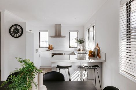 Photo of property in 27 Silver Fern Lane, Papamoa, 3118