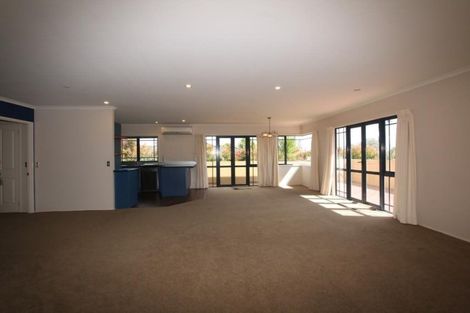 Photo of property in 7a Roberts Road, Glenfield, Auckland, 0629