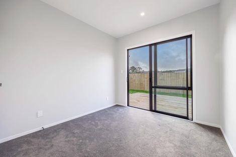 Photo of property in 15 Mcindoe Road, Kumeu, 0810