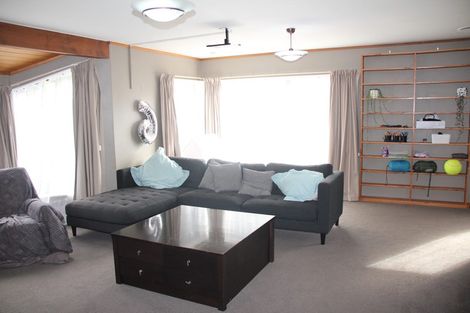 Photo of property in 32 Burbank Crescent, Churton Park, Wellington, 6037