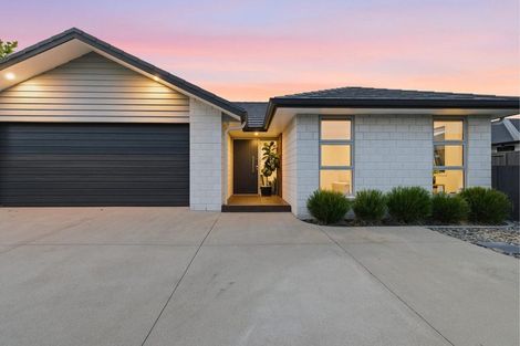 Photo of property in 33 Te Kio Crescent, Papamoa Beach, Papamoa, 3118