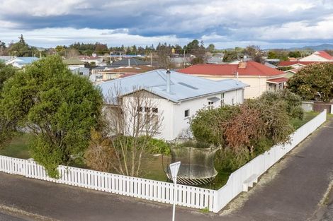 Photo of property in 32 Tennyson Street, Dannevirke, 4930