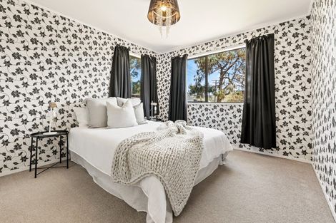 Photo of property in 6 Parrs Cross Road, Henderson, Auckland, 0612