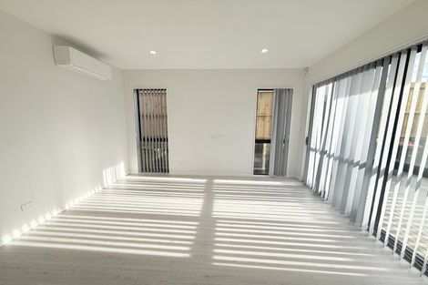 Photo of property in 127 Oreil Avenue, West Harbour, Auckland, 0618