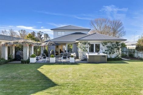 Photo of property in 225 Memorial Avenue, Burnside, Christchurch, 8053