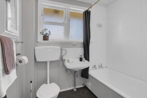 Photo of property in 33 Matipo Street, Castlecliff, Whanganui, 4501