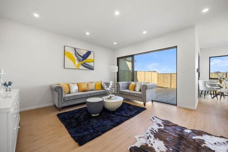 Photo of property in 35 Taipahitini Road, Rosehill, 2113