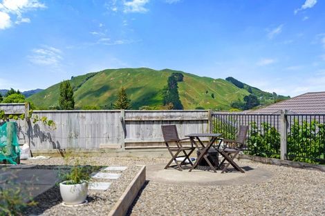 Photo of property in 5 Tauhou Place, Waikanae, 5036