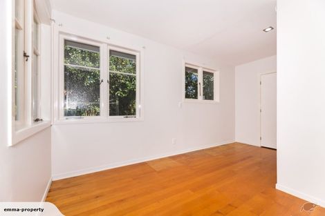 Photo of property in 5 Henderson Valley Road, Henderson, Auckland, 0612