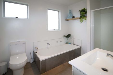 Photo of property in 12 Harriet Place, Spotswood, New Plymouth, 4310