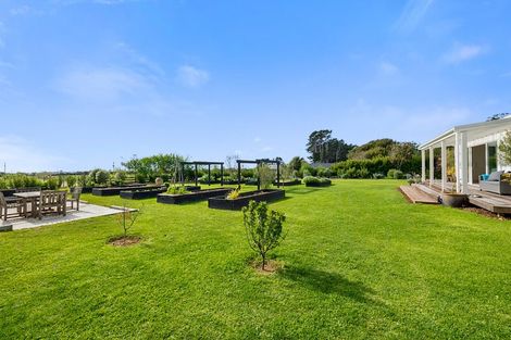 Photo of property in 130 Cross Road, Lepperton, New Plymouth, 4373