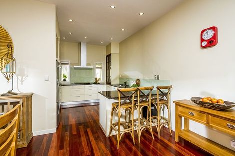 Photo of property in 25 Ocean View Road, Milford, Auckland, 0620