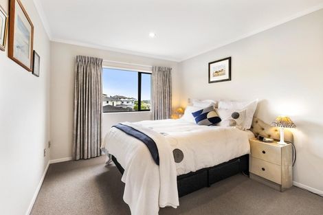 Photo of property in 3 Bintulu Place, Fairview Heights, Auckland, 0632