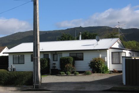 Photo of property in 10 Farrier Grove, Featherston, 5710