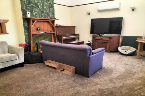 Photo of property in 12 Apuka Street, Brooklyn, Wellington, 6021