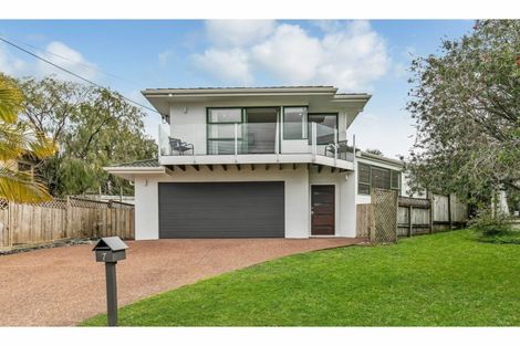 Photo of property in 1/5 Masterton Road, Rothesay Bay, Auckland, 0630