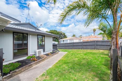 Photo of property in 28 Devonshire Road, Unsworth Heights, Auckland, 0632