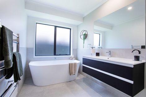 Photo of property in 374 Victoria Road, Pukemoremore, 3493