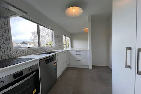 Photo of property in 21 Meadowood Drive, Unsworth Heights, Auckland, 0632