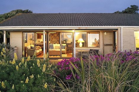 Photo of property in 43 Field Way, Waikanae Beach, Waikanae, 5036