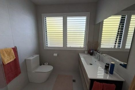 Photo of property in 905e East Coast Road, Northcross, Auckland, 0632