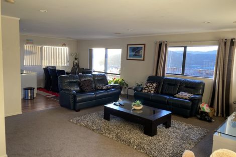 Photo of property in 21 Chastudon Place, Tawa, Wellington, 5028