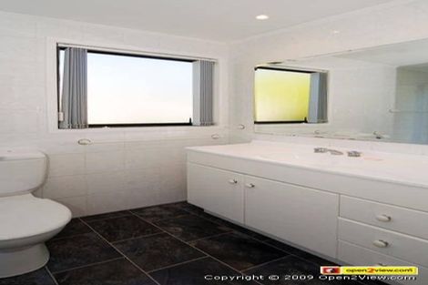 Photo of property in 100 Arran Road, Browns Bay, Auckland, 0630