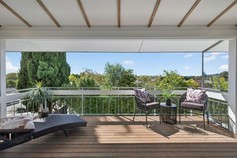 Photo of property in 1 Dyers Pass Road, Cashmere, Christchurch, 8022