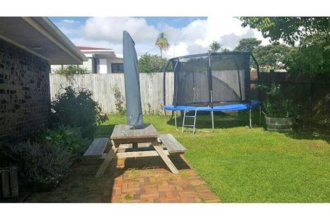 Photo of property in 1/54 Highland Park Drive, Highland Park, Auckland, 2010