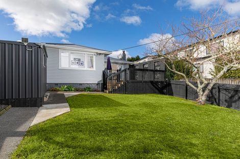 Photo of property in 15 Preston Avenue, Henderson, Auckland, 0610