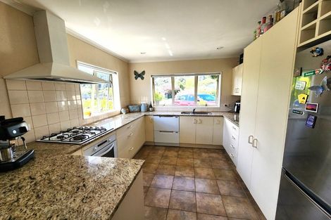 Photo of property in 2 Emerald Hill Drive, Birchville, Upper Hutt, 5018