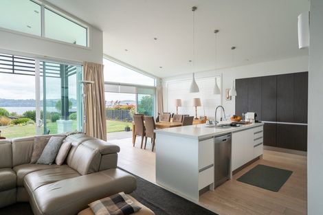 Photo of property in 13 Pukenamu Road, Rainbow Point, Taupo, 3330