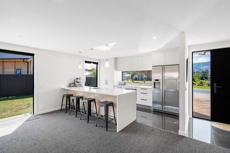 Photo of property in 4 Pennycook Place, Lake Hawea, Wanaka, 9382