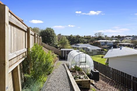 Photo of property in 16 La Salle Drive, Westown, New Plymouth, 4310