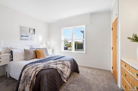 Photo of property in 10 Edgeworth Road, Glenfield, Auckland, 0629