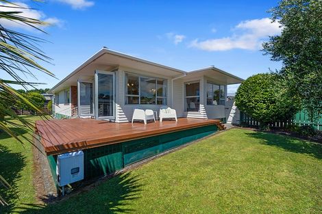 Photo of property in 43 Nevada Drive, Merrilands, New Plymouth, 4312