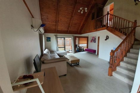 Photo of property in 2/1 Bamboo Grove, Kelston, Auckland, 0602