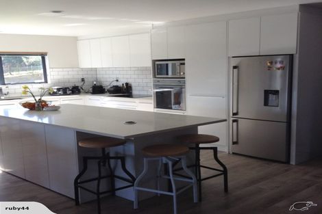 Photo of property in 54 Sunnyvale Road, Massey, Auckland, 0614