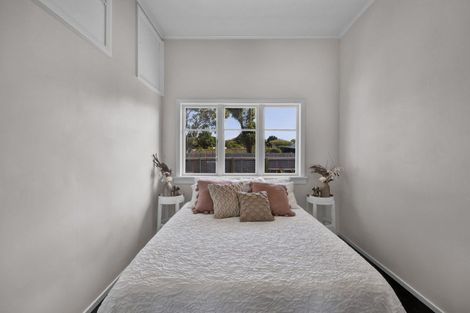 Photo of property in 35 Gladstone Street, Hawera, 4610