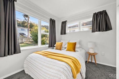 Photo of property in 5 Reid Road, Wainuiomata, Lower Hutt, 5014
