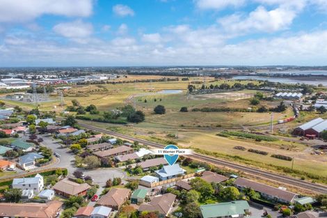 Photo of property in 11 Warner Place, Heathcote Valley, Christchurch, 8022