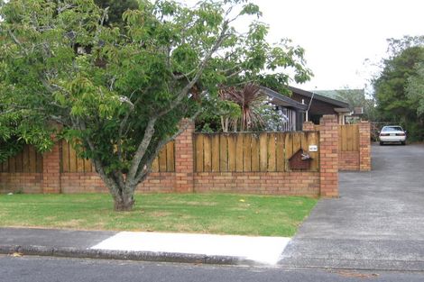 Photo of property in 7 Harrybrook Road, Green Bay, Auckland, 0604