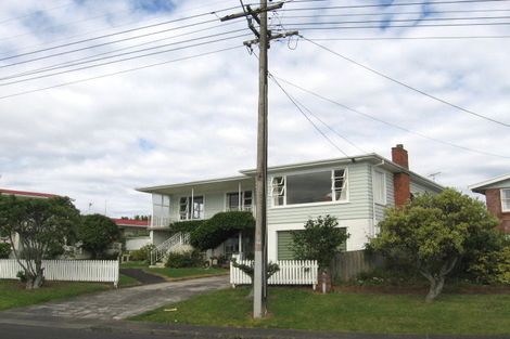Photo of property in 76 Sylvan Avenue, Northcote, Auckland, 0627