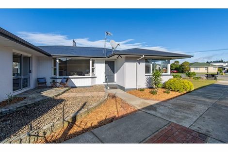 Photo of property in 17 Cromer Place, New Brighton, Christchurch, 8062