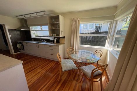 Photo of property in 10a Second Avenue, Stanley Point, Auckland, 0624