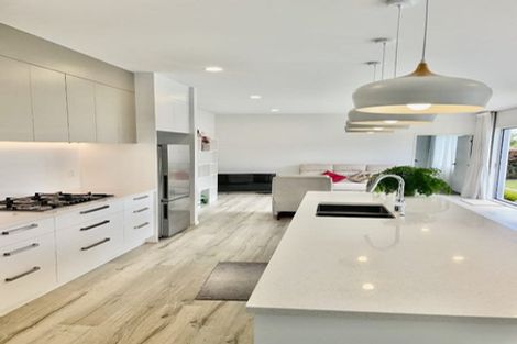 Photo of property in 8 Aporo Drive, Kumeu, 0810