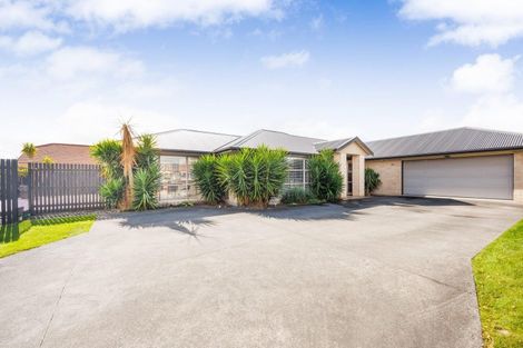 Photo of property in 33 Tennyson Avenue, Kelvin Grove, Palmerston North, 4414